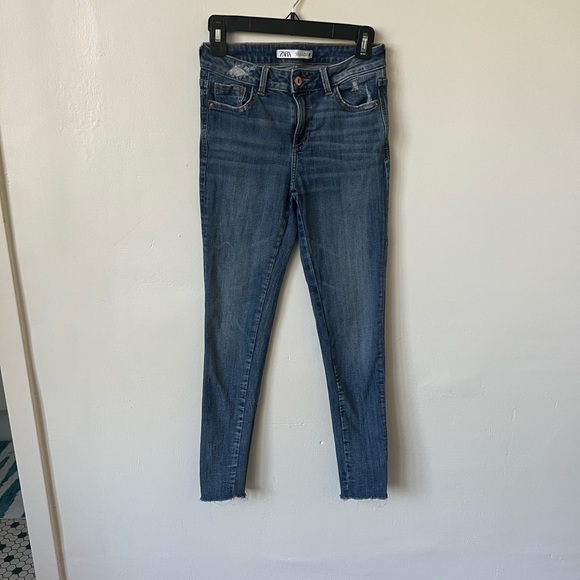 Zara MID rise Skinny Jeans with raw hem size 4 - Picture 2 of 7